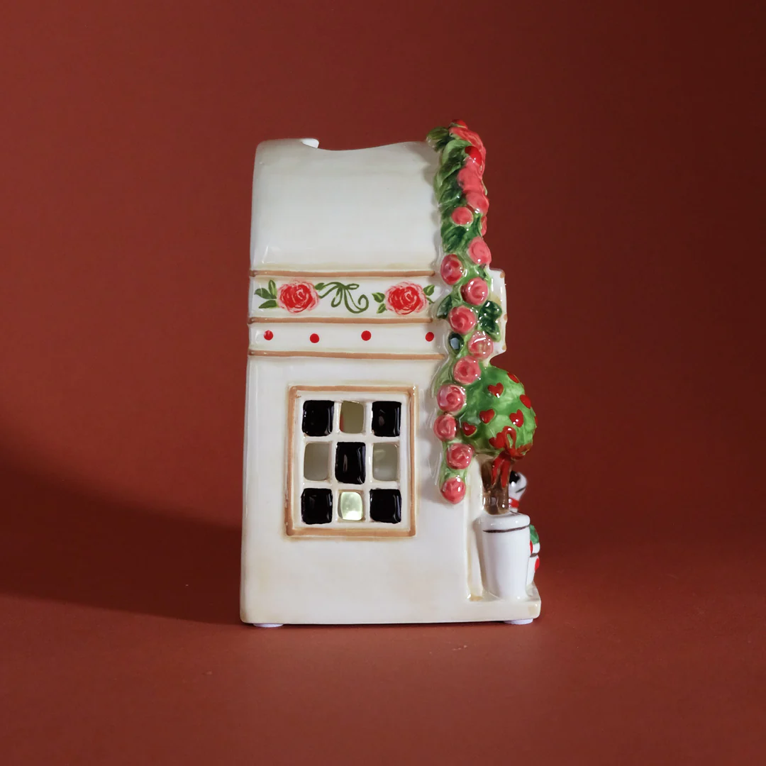 Loves in Bloom Candle House - Image 5