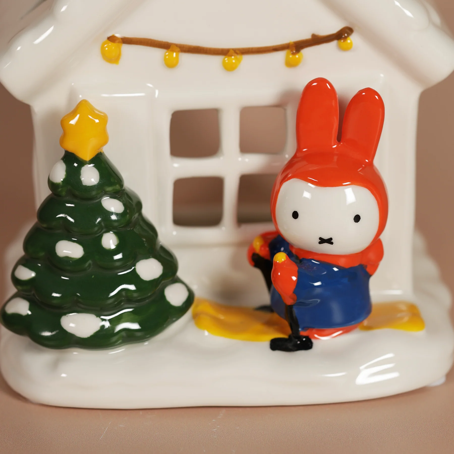 MIFFY SNOWY SKIIING CANDLE HOUSE - Image 4