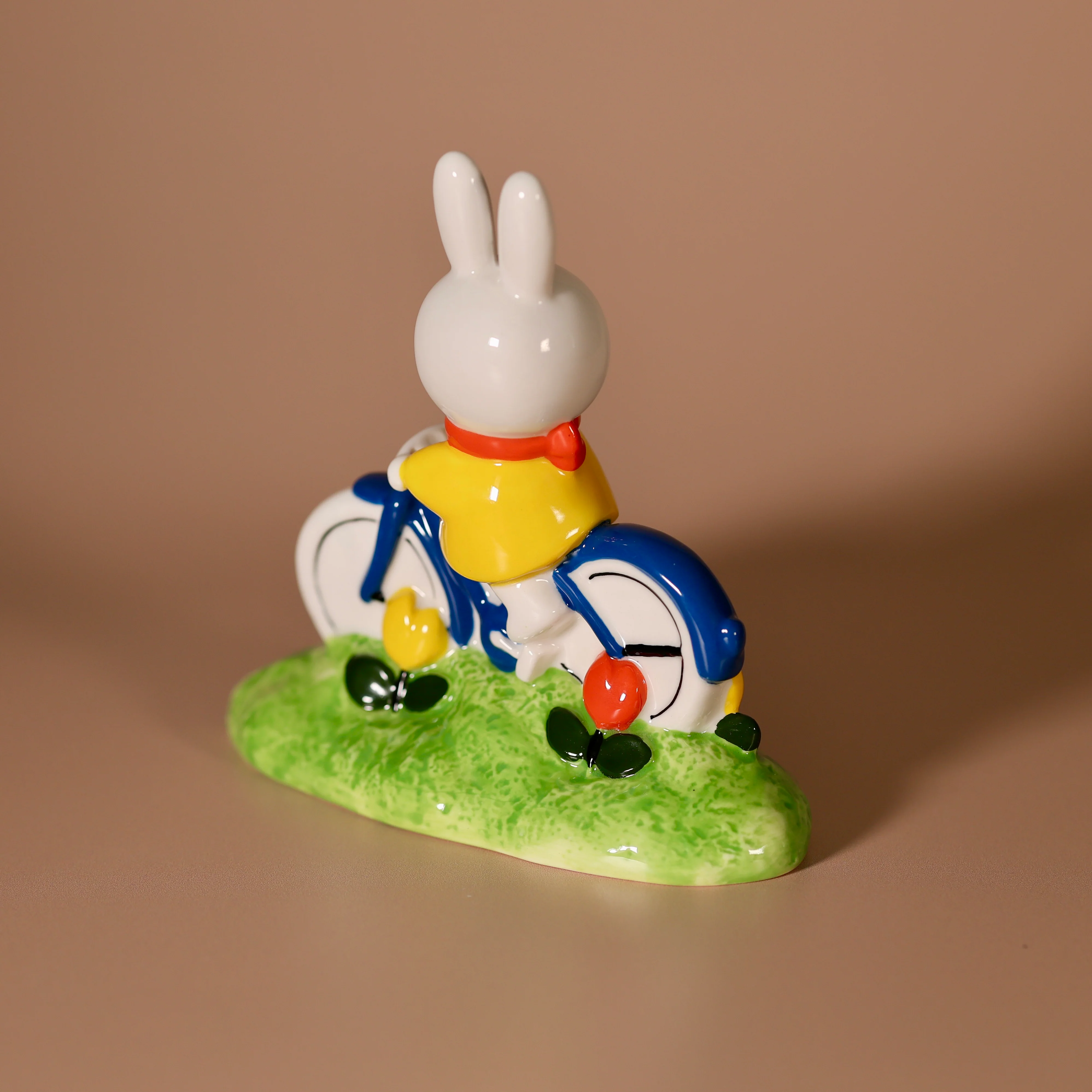 Miffy Tulip Garden Bike Ride Figurine - Image 4