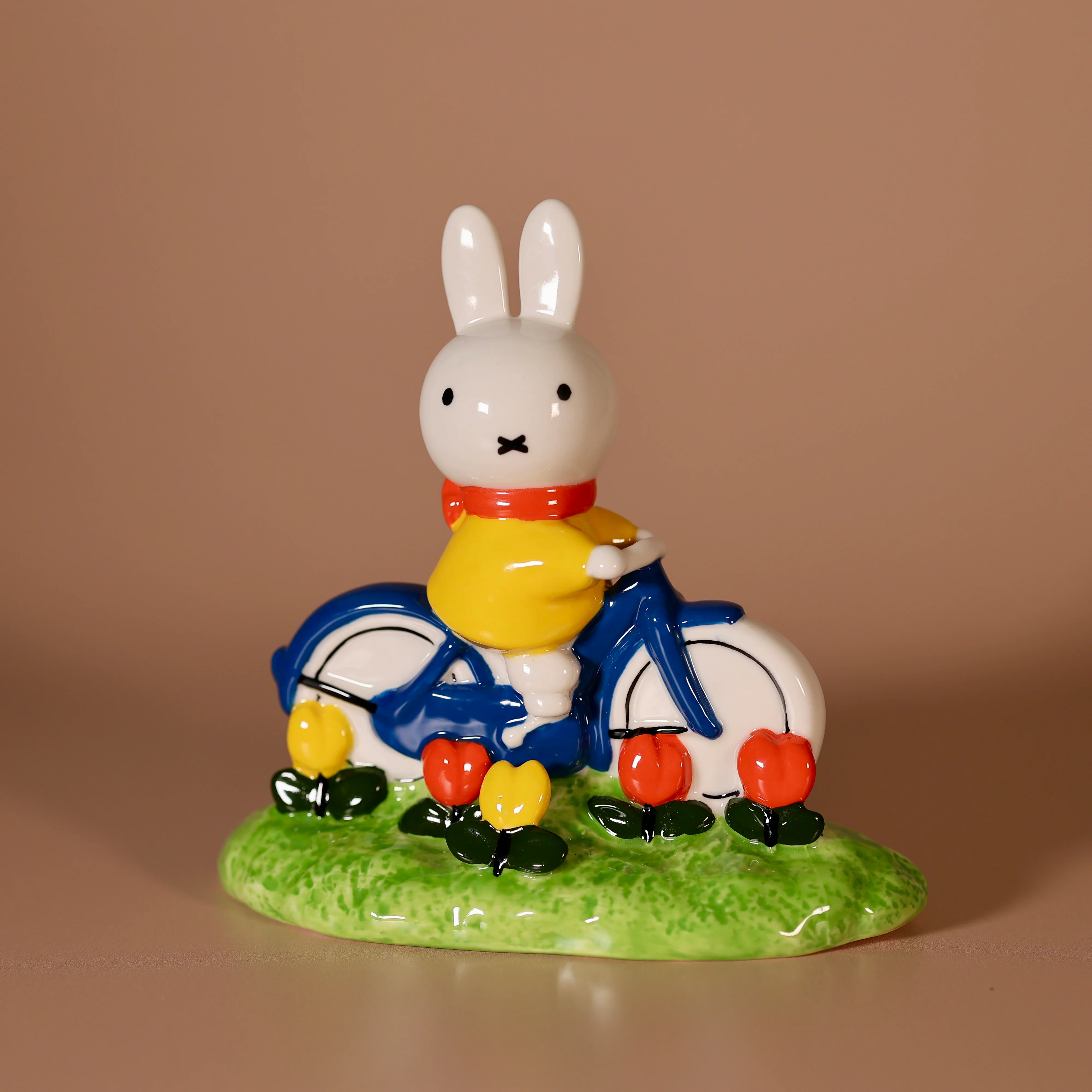 Miffy Tulip Garden Bike Ride Figurine - Image 5