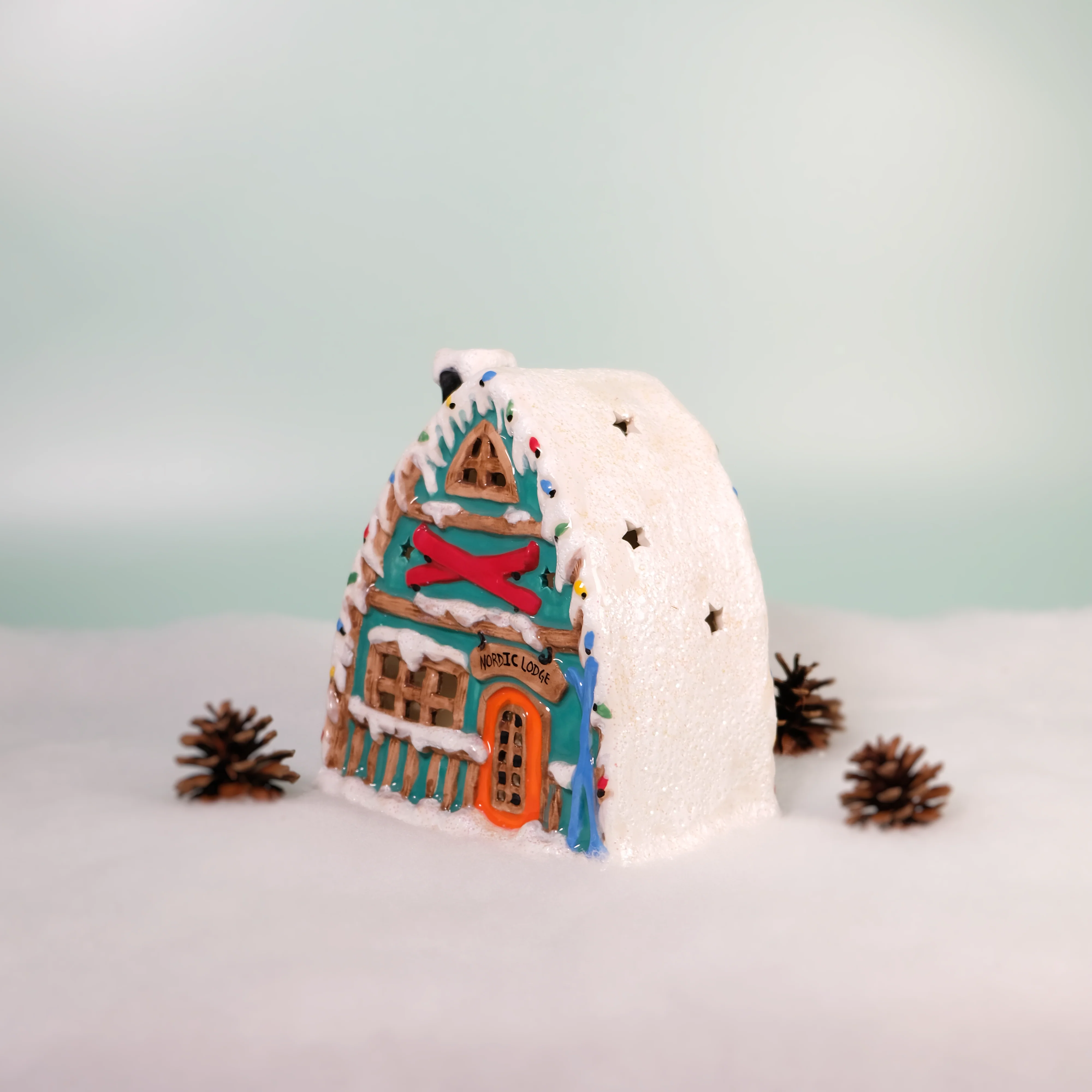 Nordic Lodge Candle House - Image 4