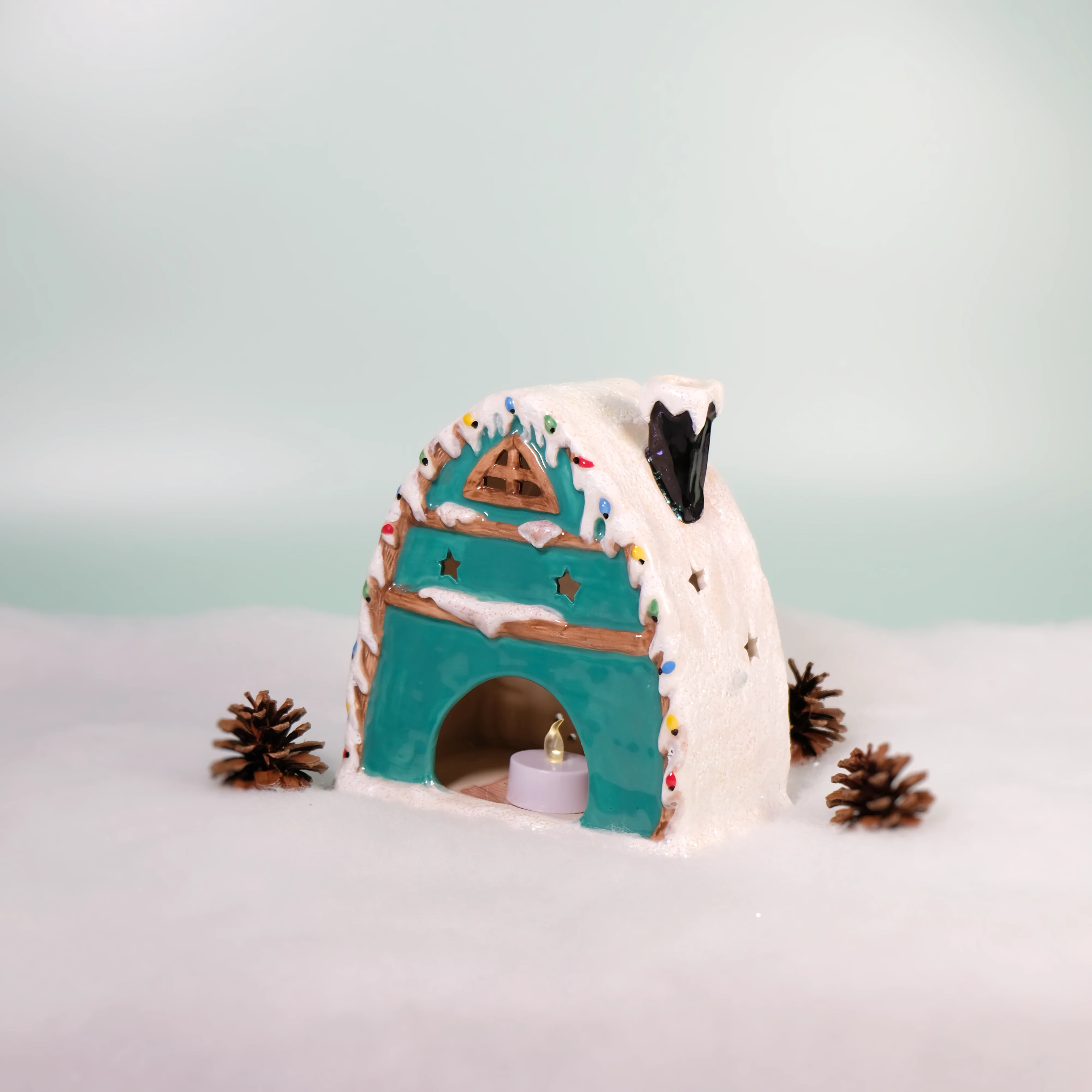 Nordic Lodge Candle House - Image 5