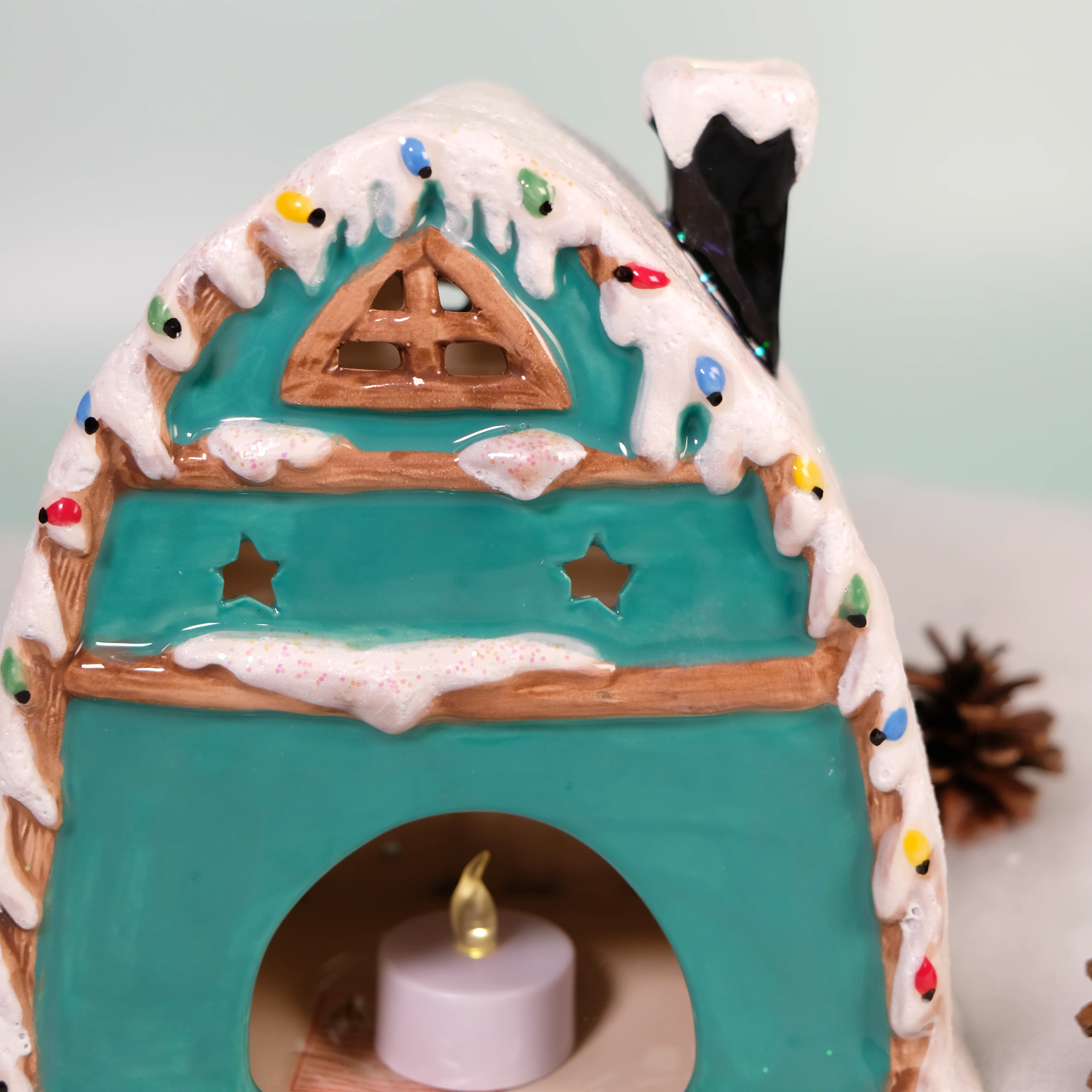 Nordic Lodge Candle House - Image 7