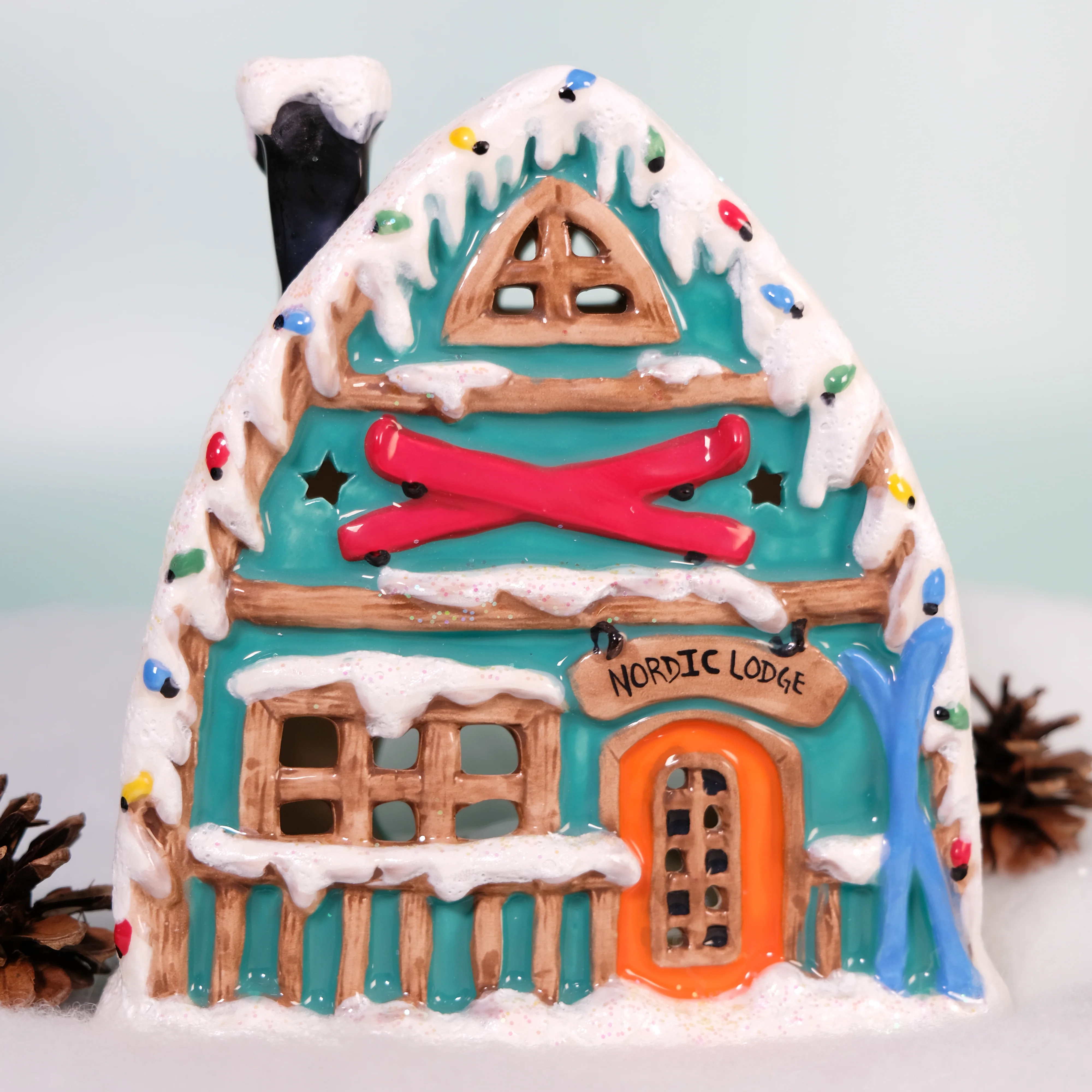 Nordic Lodge Candle House - Image 8