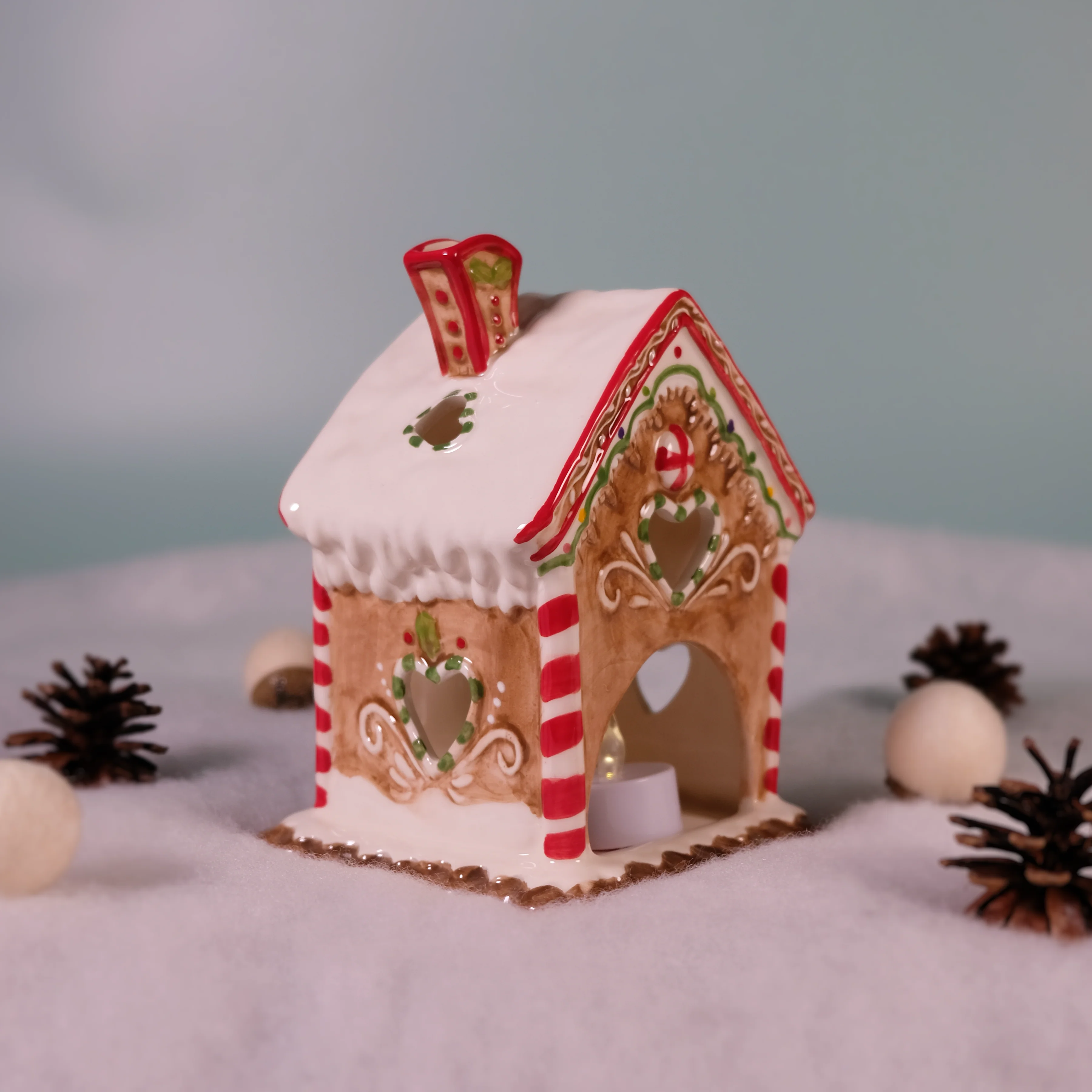 Reindeer Hut Candle House - Image 4