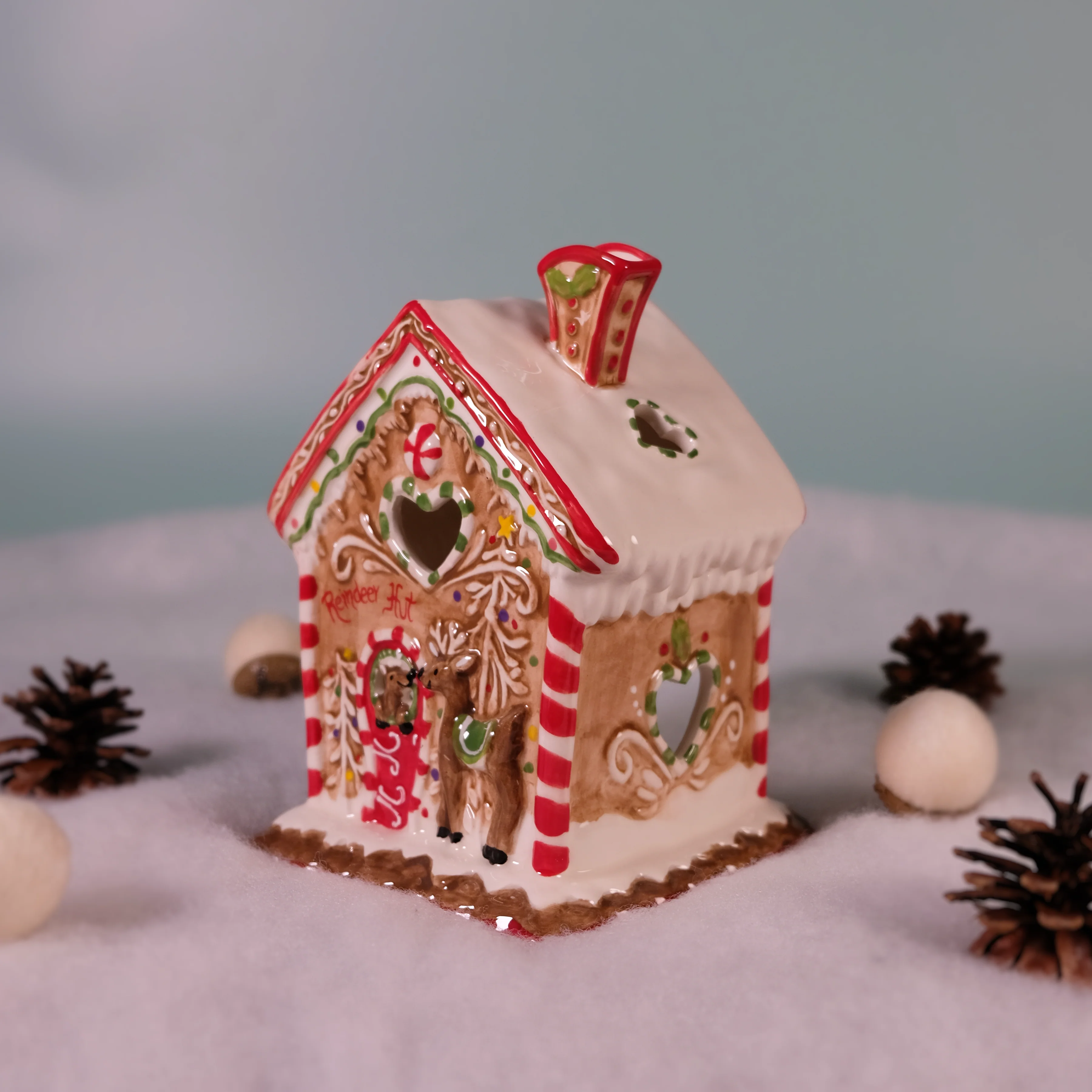 Reindeer Hut Candle House - Image 5
