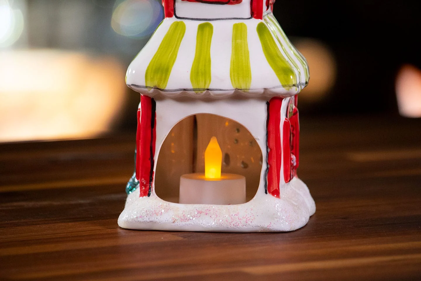 ReindeerVille - Blitzen's House Of Pancakes Candle House - Image 2