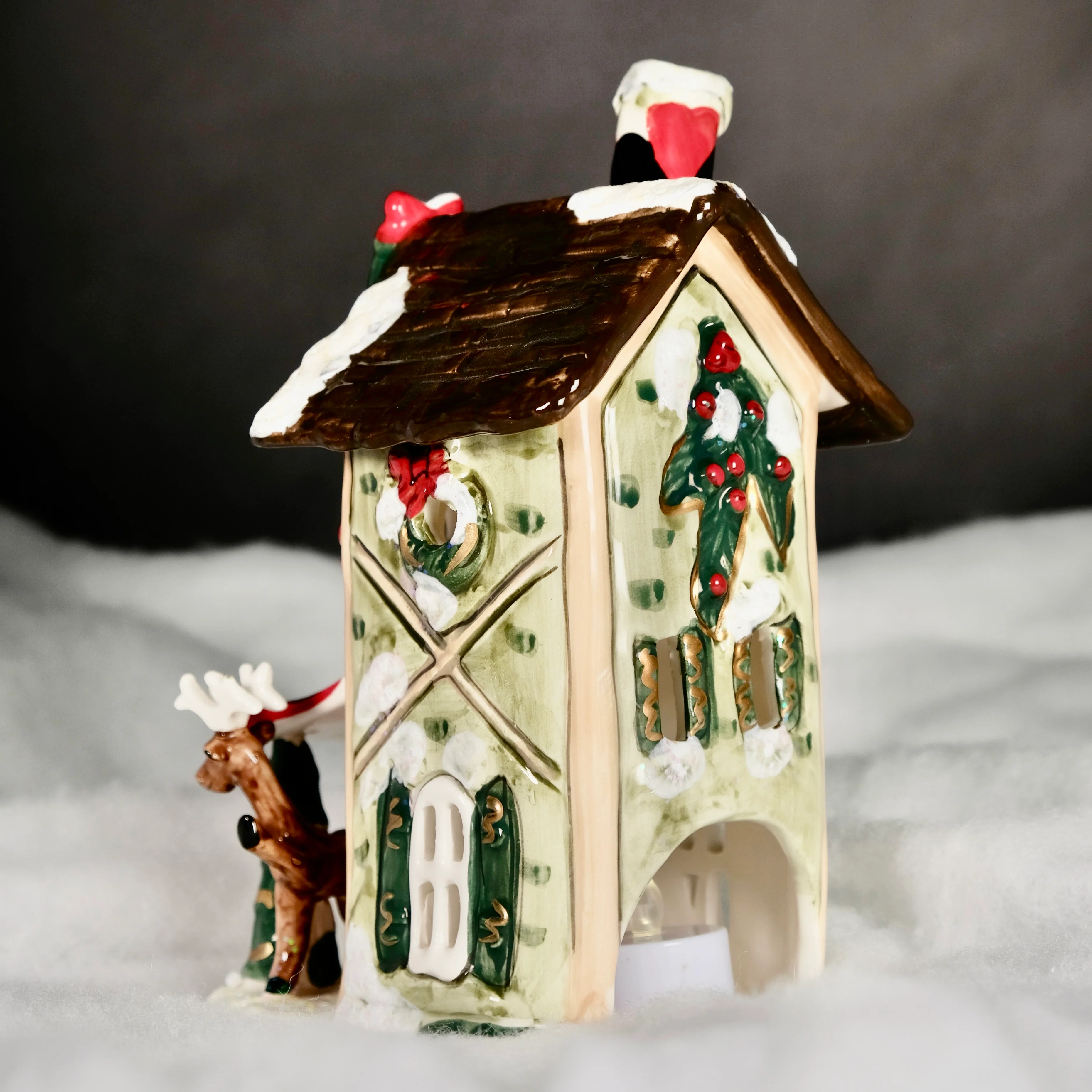 ReindeerVille - Comet & Vixen's Hotel Candle House - Image 3