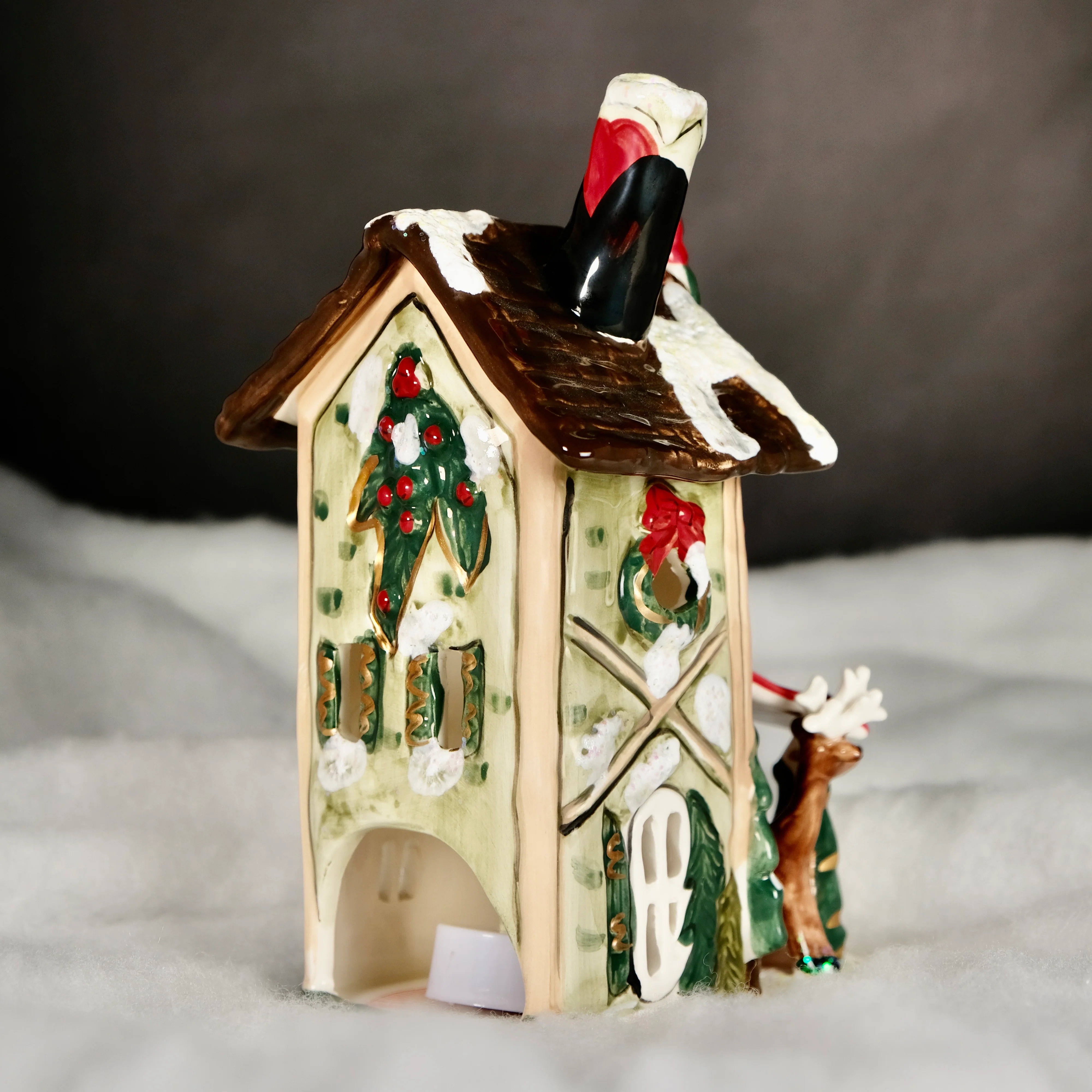 ReindeerVille - Comet & Vixen's Hotel Candle House - Image 4
