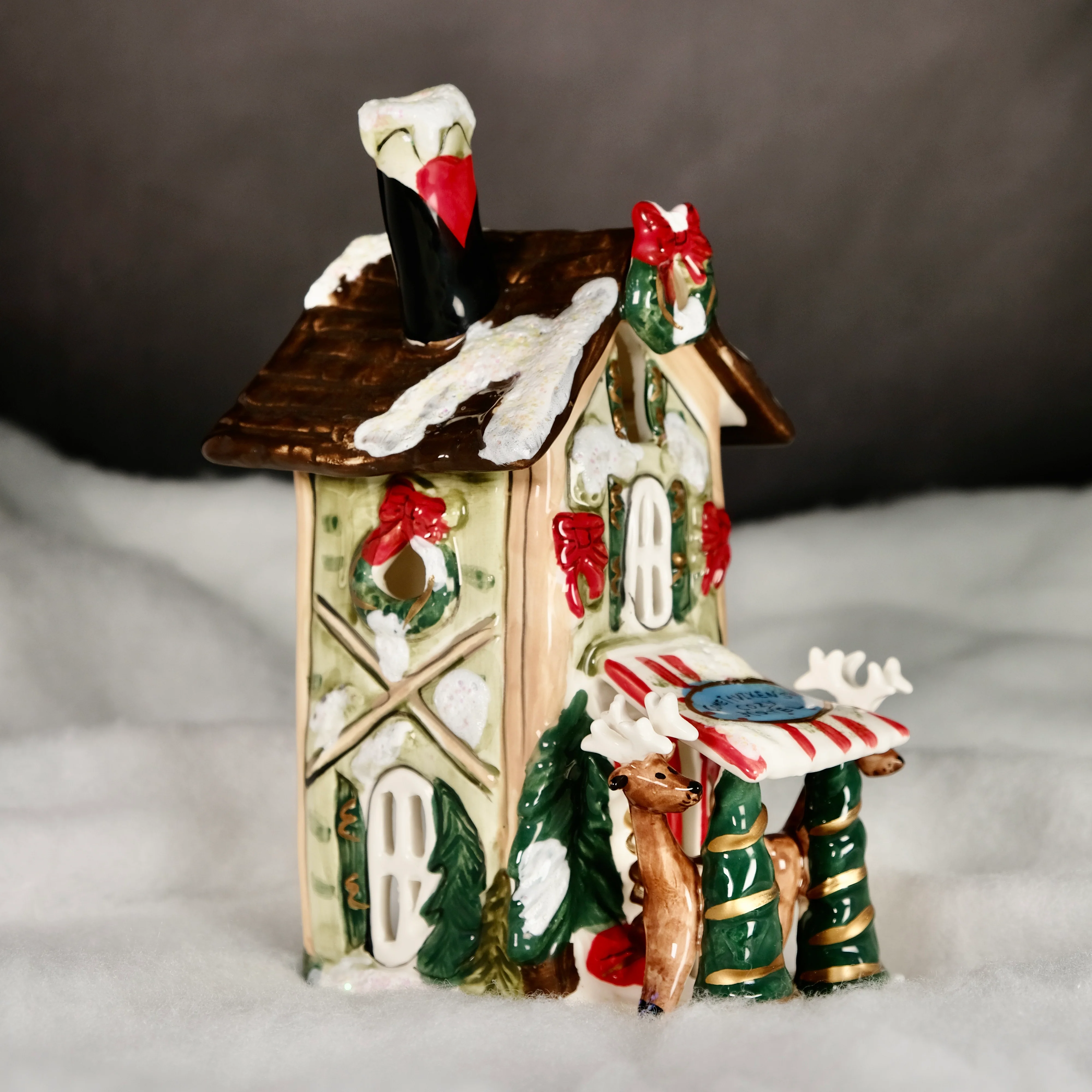 ReindeerVille - Comet & Vixen's Hotel Candle House - Image 5