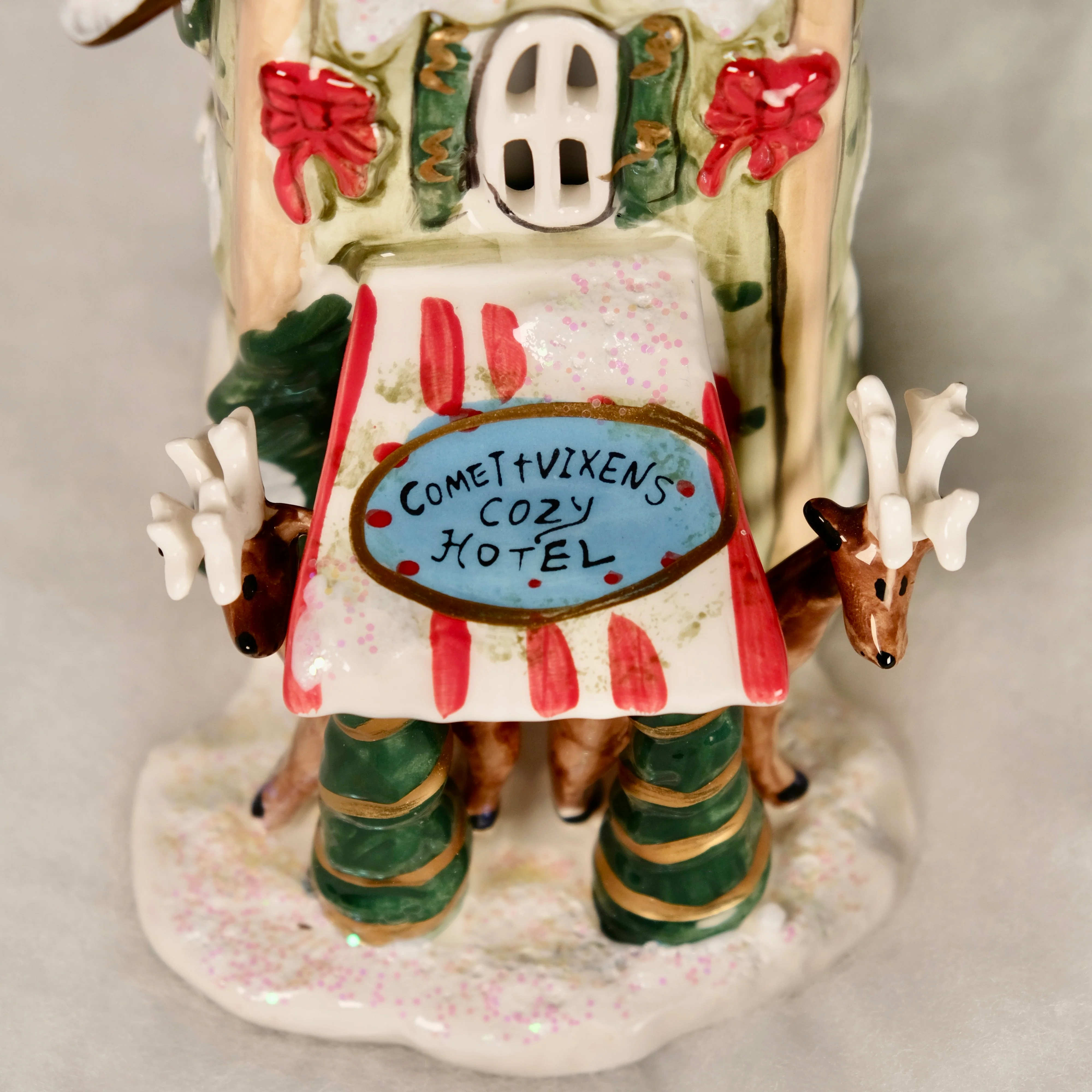ReindeerVille - Comet & Vixen's Hotel Candle House - Image 7