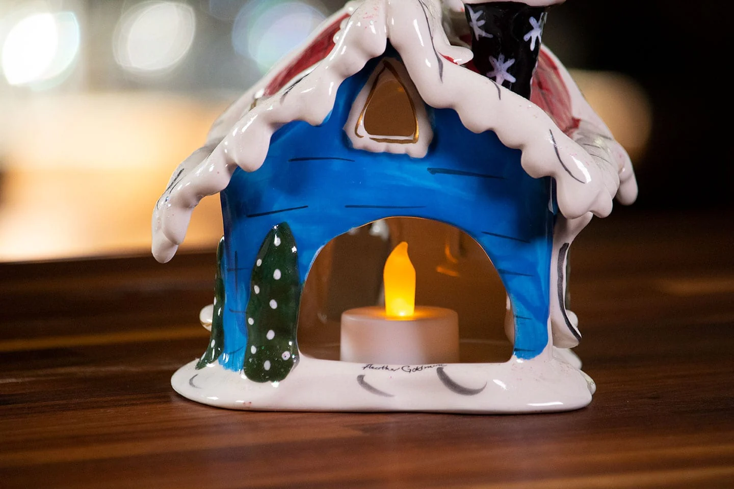 ReindeerVille - Rudolph Jingle Bell Shop Candle House - Image 2