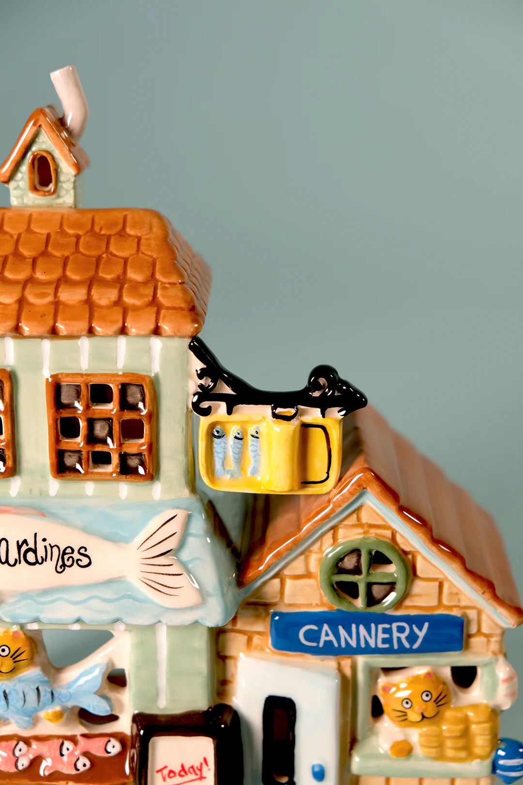 Sardine Shop Candle House - Image 9