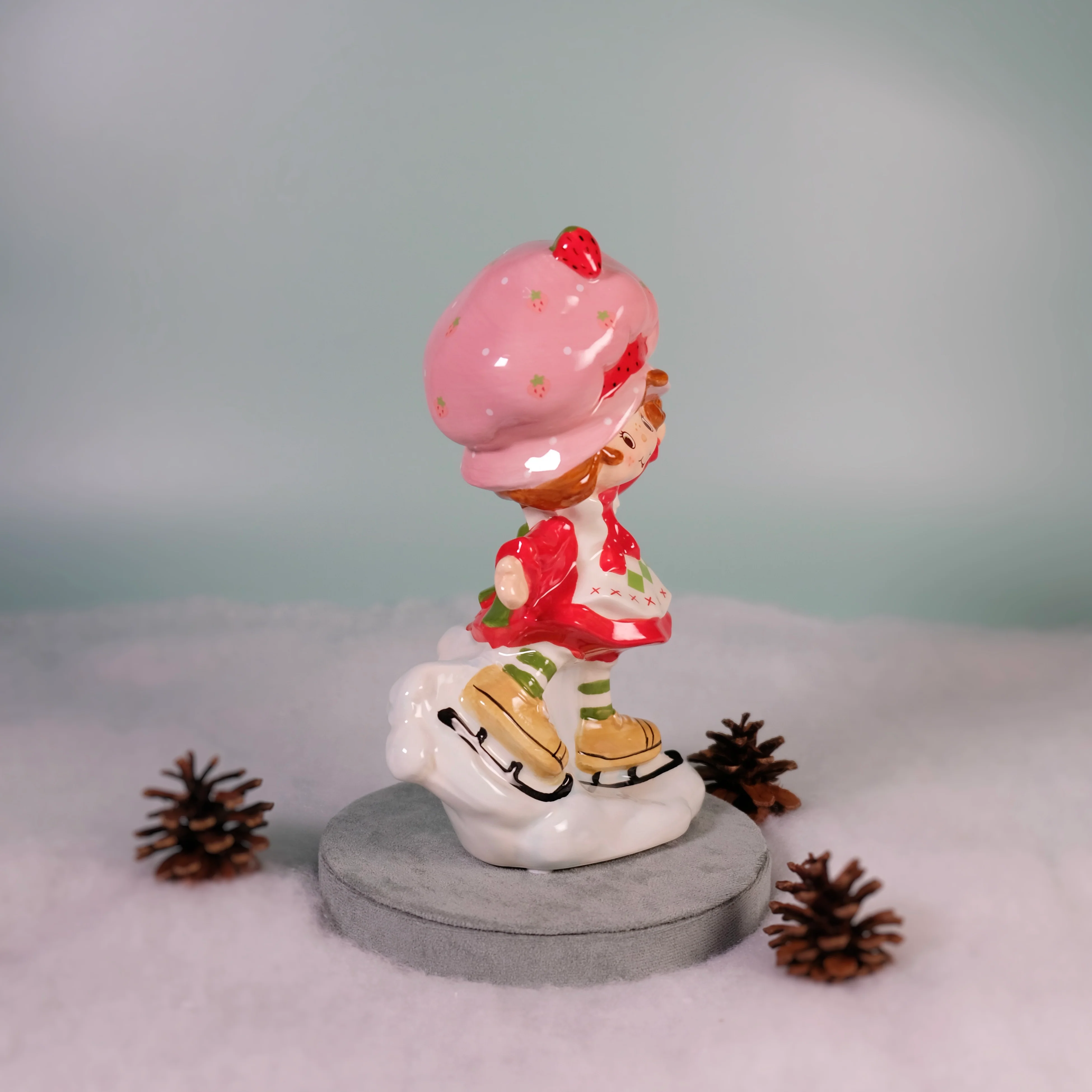 Strawberry Shortcake Skating All the Way Figurine - Image 4