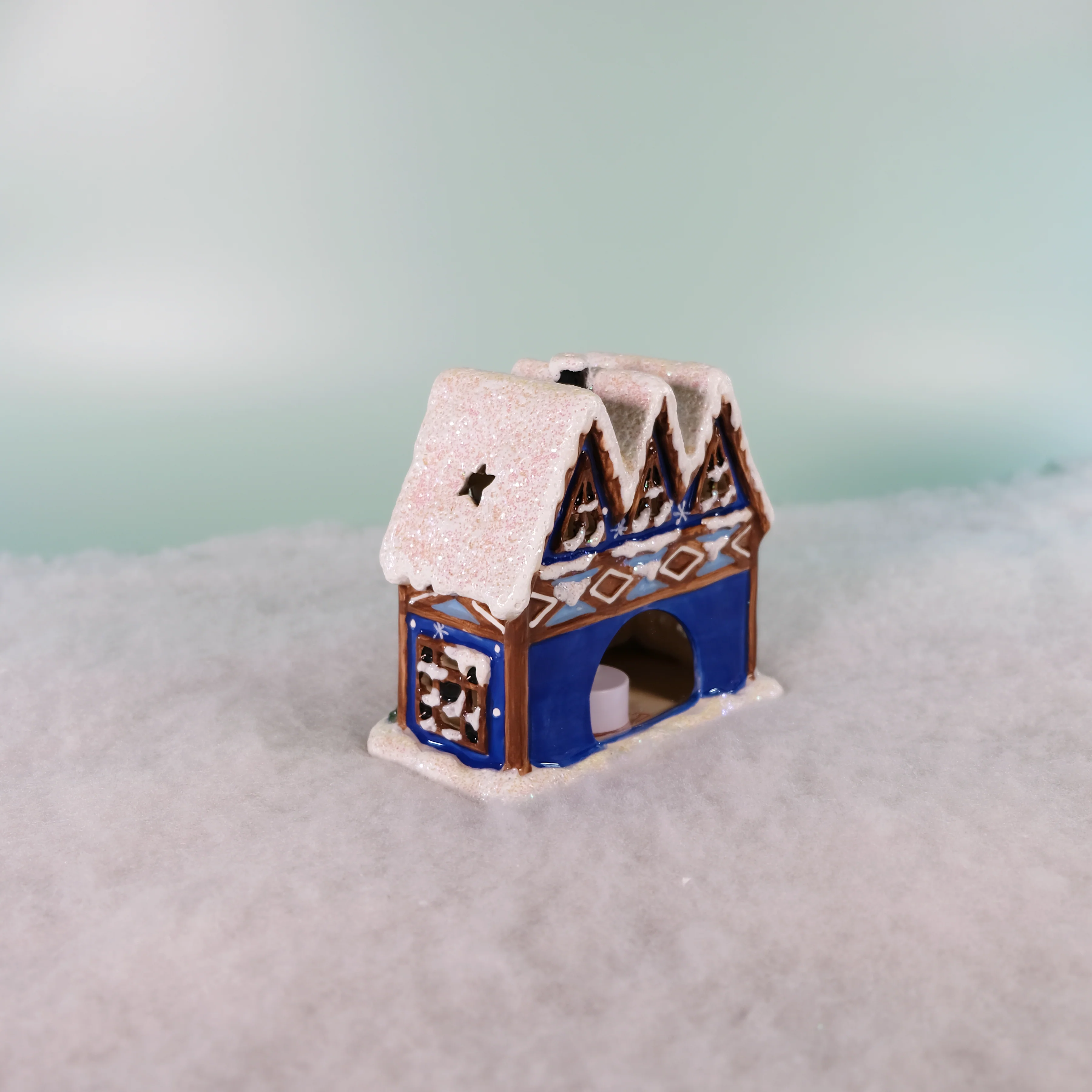 Snowboarders Paradise Candle House - Image 3