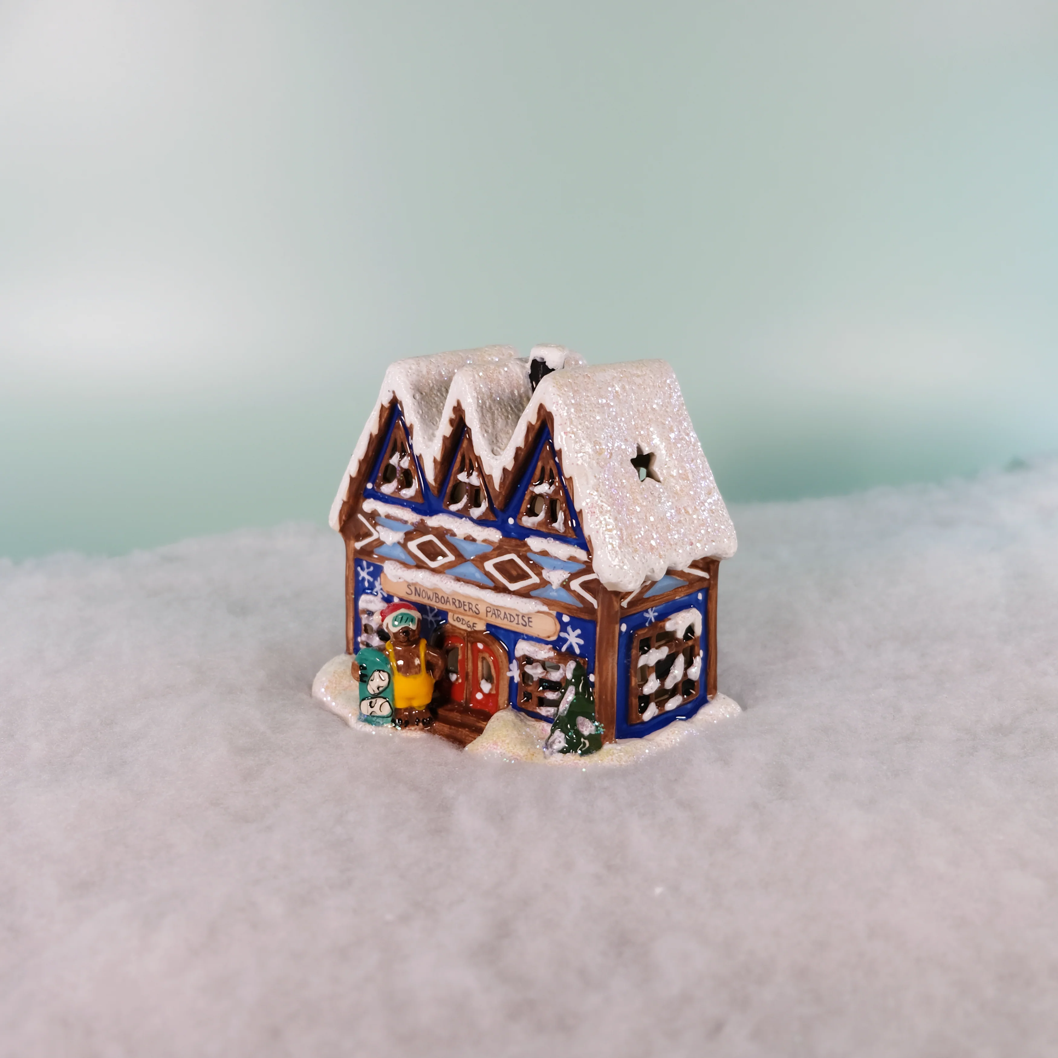 Snowboarders Paradise Candle House - Image 4