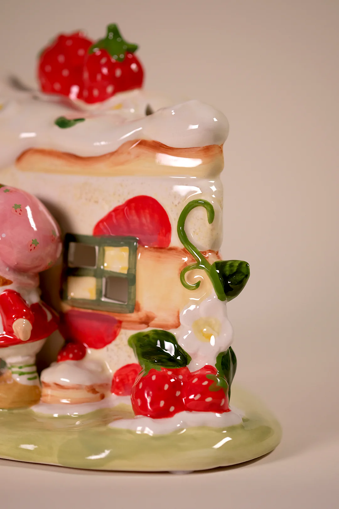 Strawberry Shortcake Cake Inn Candle House - Image 8