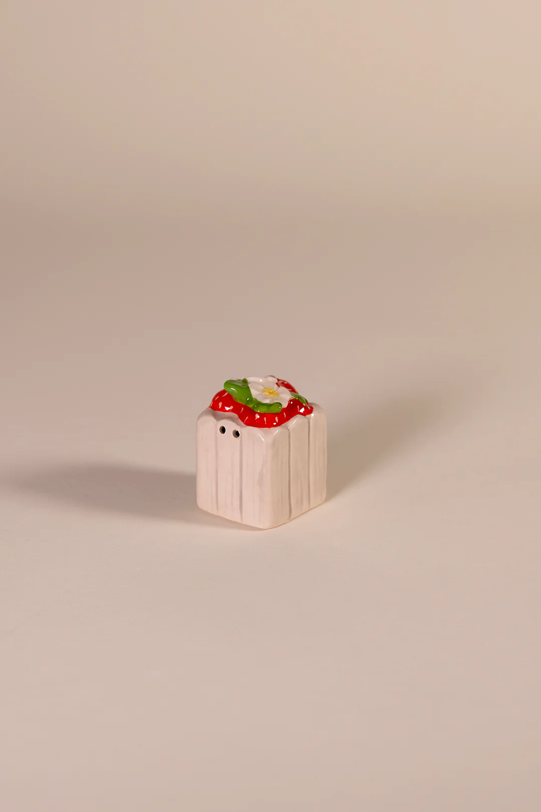 Strawberry Shortcake Growing Love Salt and Pepper Shaker - Image 10