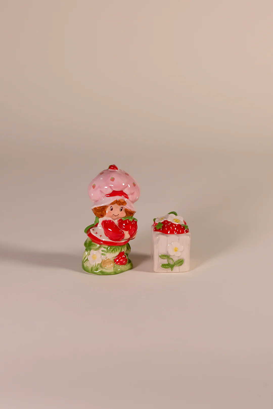 Strawberry Shortcake Growing Love Salt and Pepper Shaker - Image 4