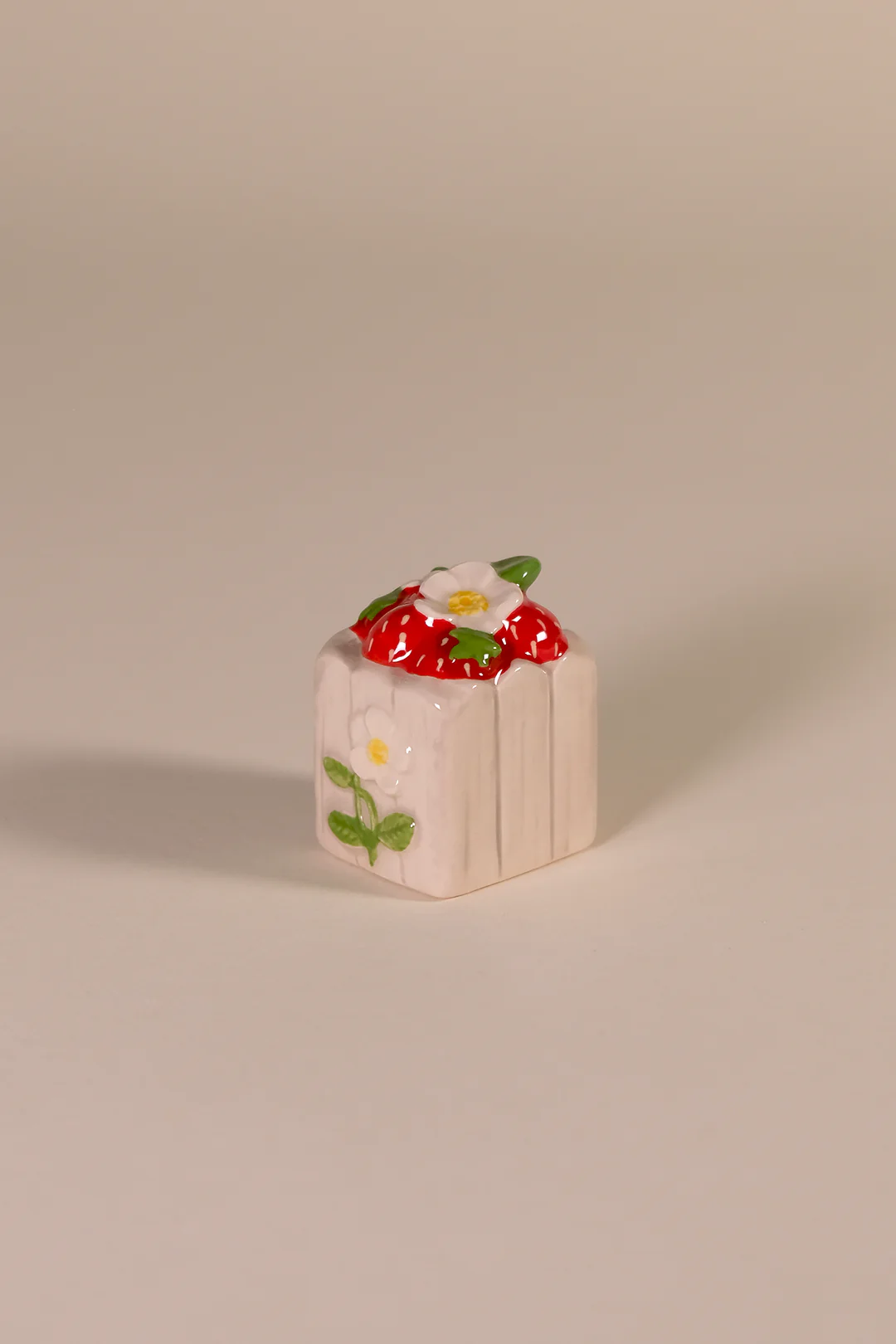 Strawberry Shortcake Growing Love Salt and Pepper Shaker - Image 9