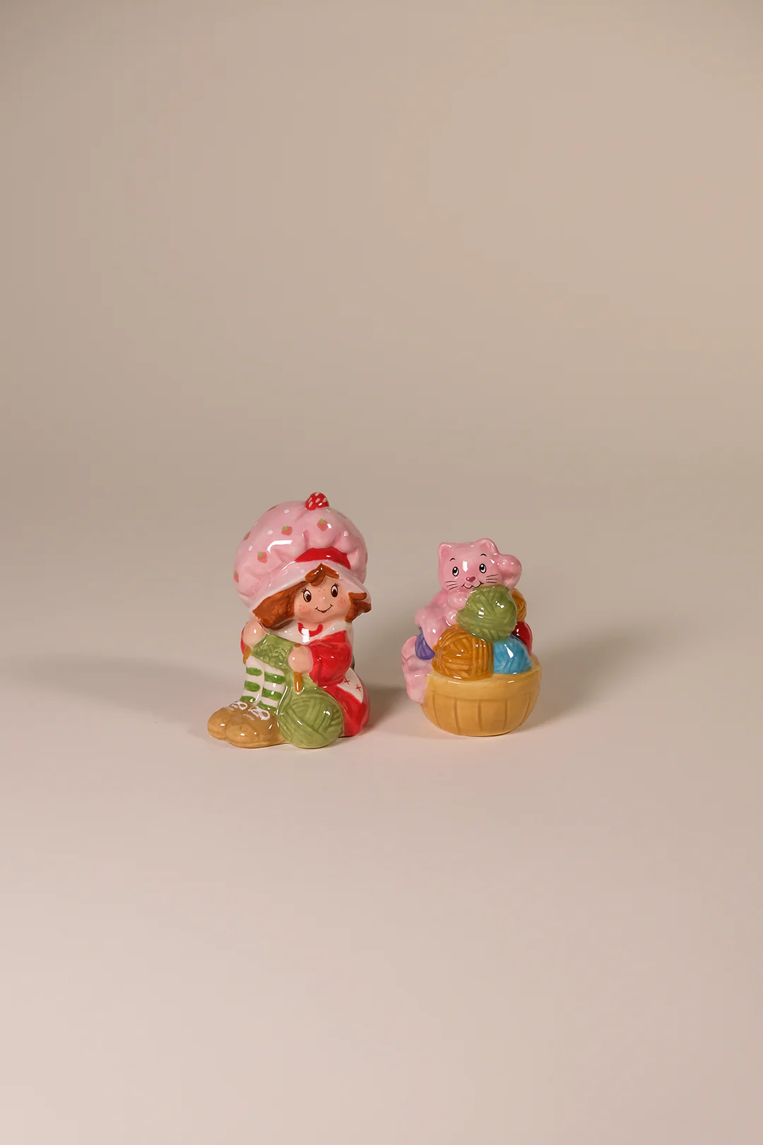 Strawberry Shortcake Purr-fect Knitting Time Salt and Pepper Set - Image 4