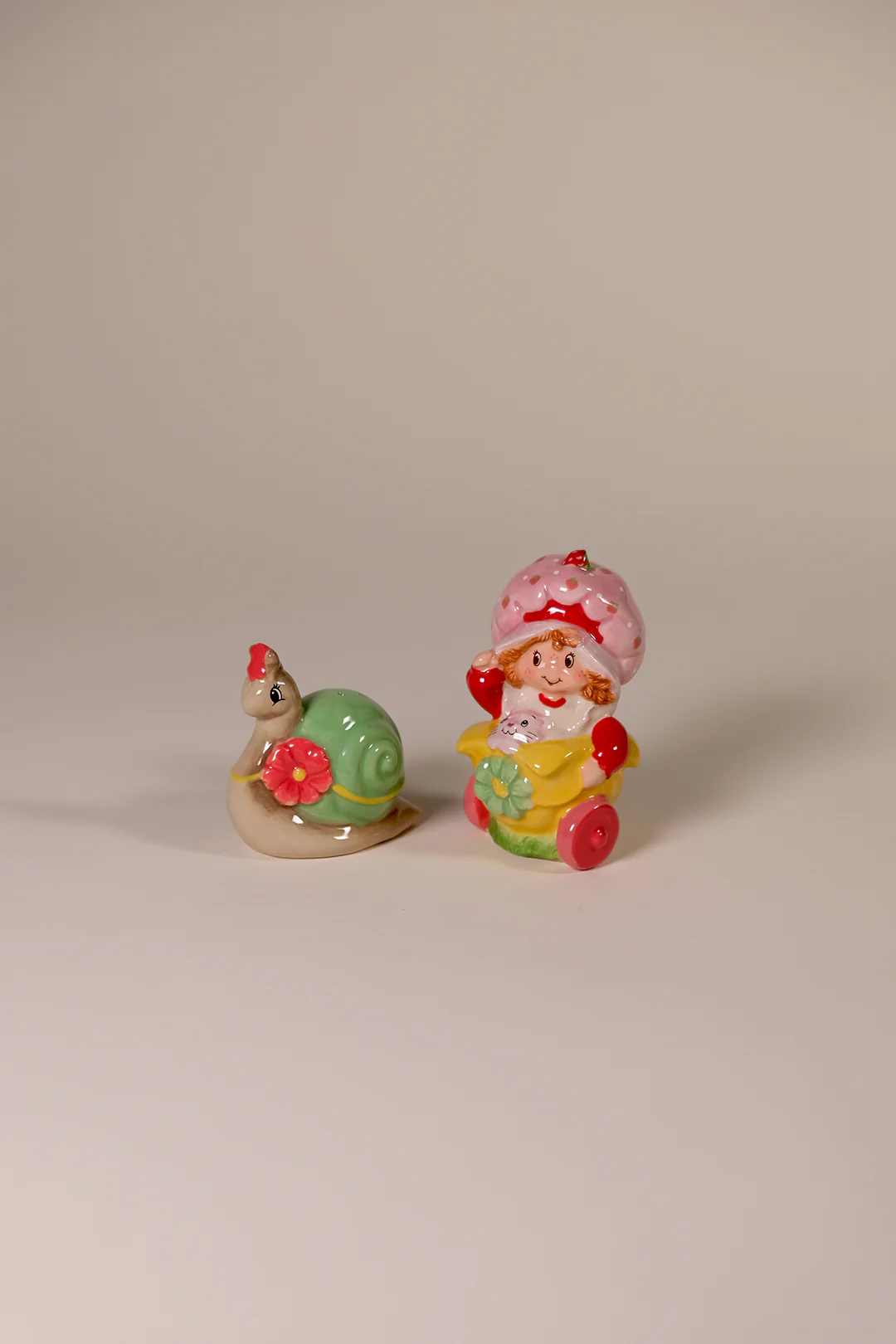 Strawberry Shortcake Snail Sip n' Steep Salt and Pepper Set - Image 4