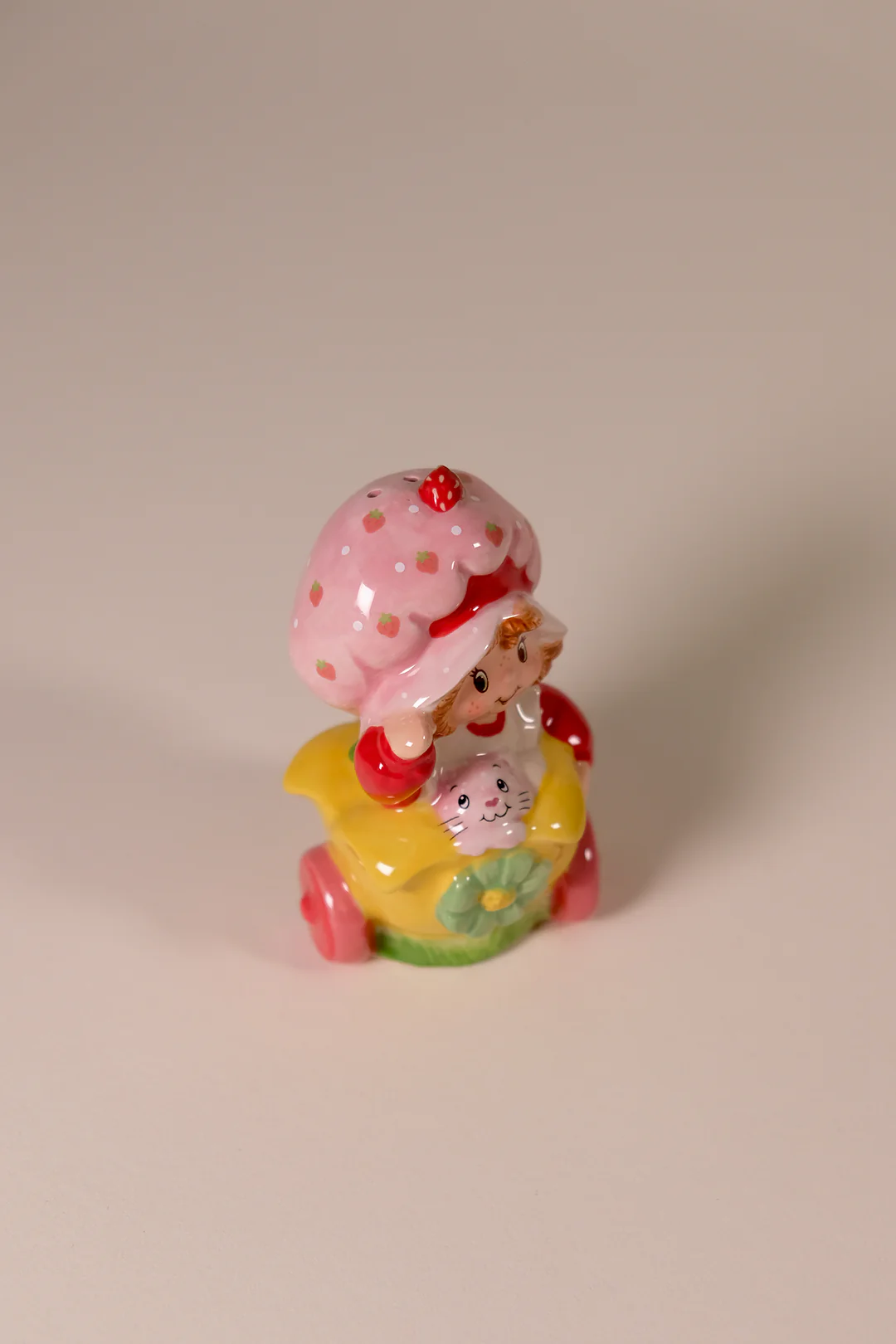 Strawberry Shortcake Snail Sip n' Steep Salt and Pepper Set - Image 6