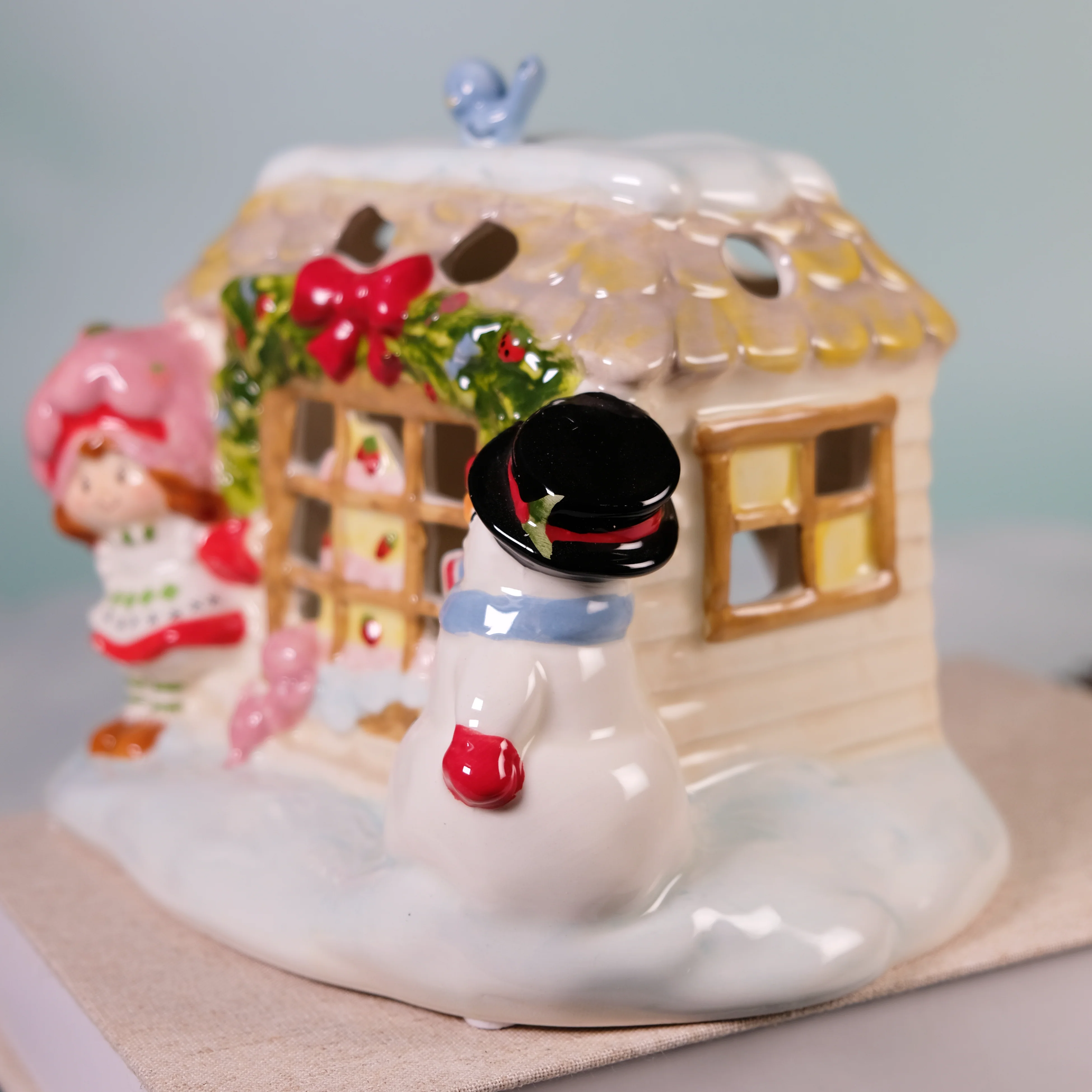 Strawberry Shortcake Snowflake Sweetness Candle House - Image 4