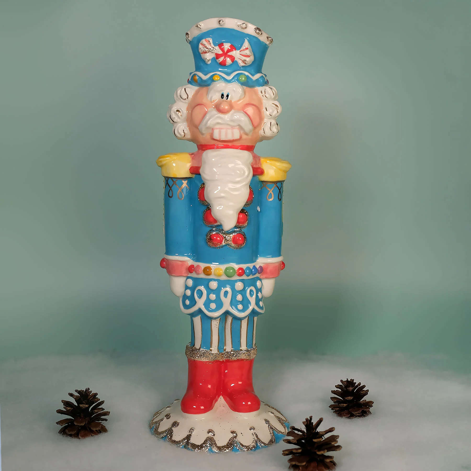TROPHY COLOR NUTRACKER FIGURINE