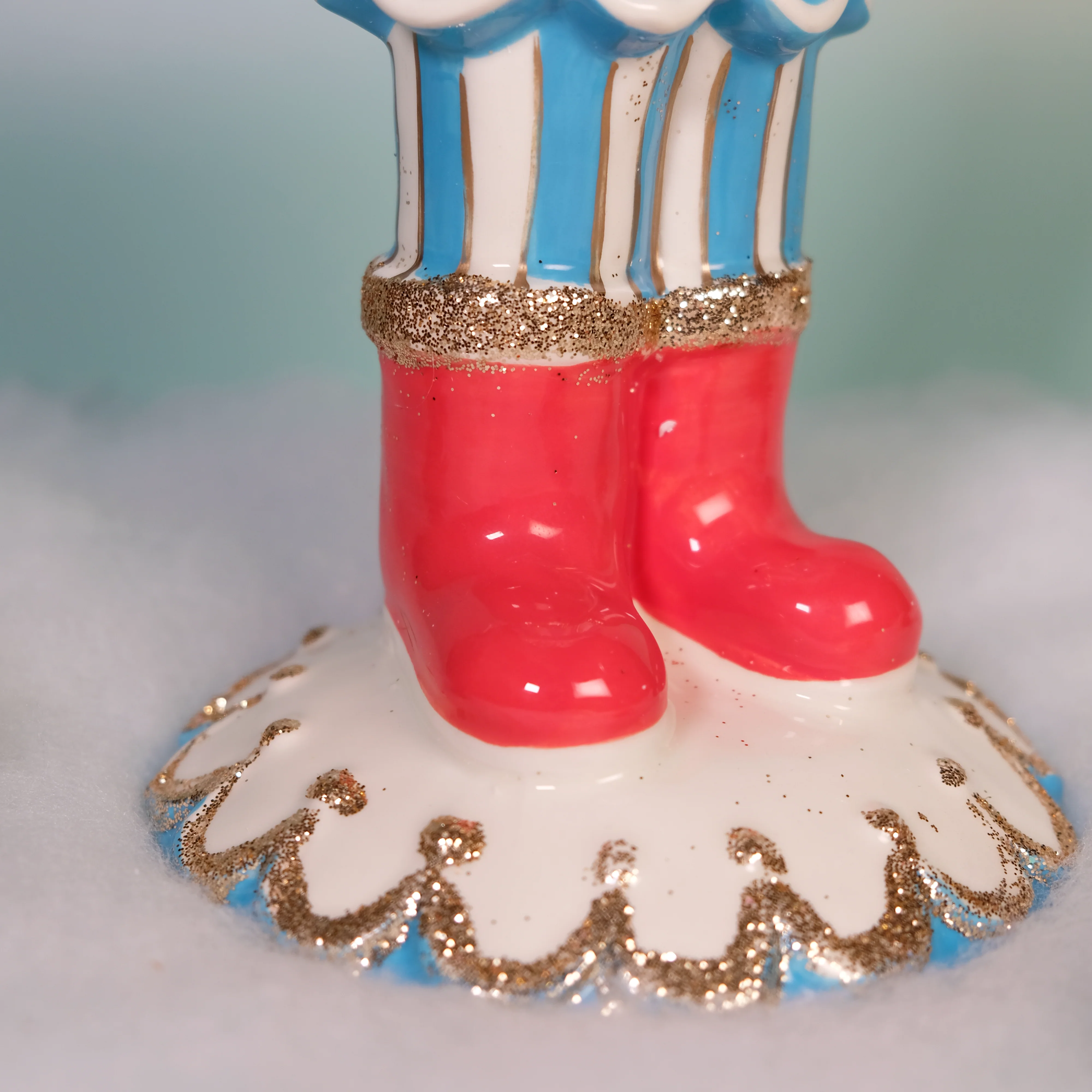 TROPHY COLOR NUTRACKER FIGURINE - Image 10