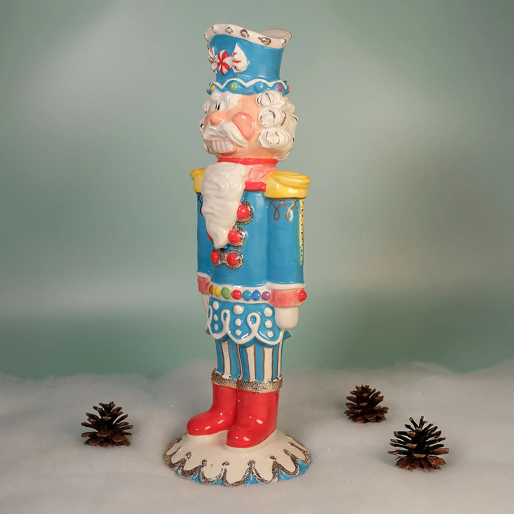 TROPHY COLOR NUTRACKER FIGURINE - Image 2