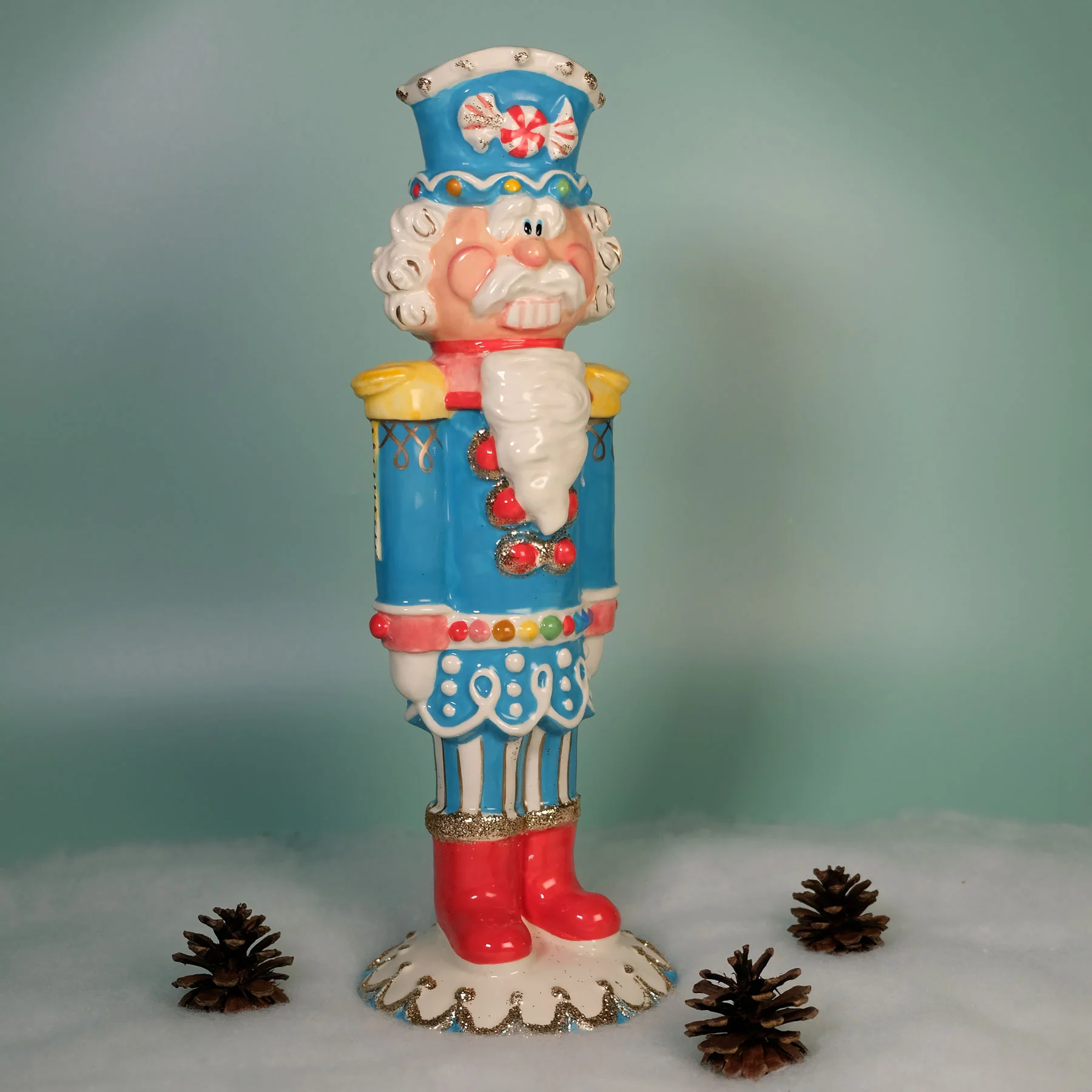 TROPHY COLOR NUTRACKER FIGURINE - Image 3