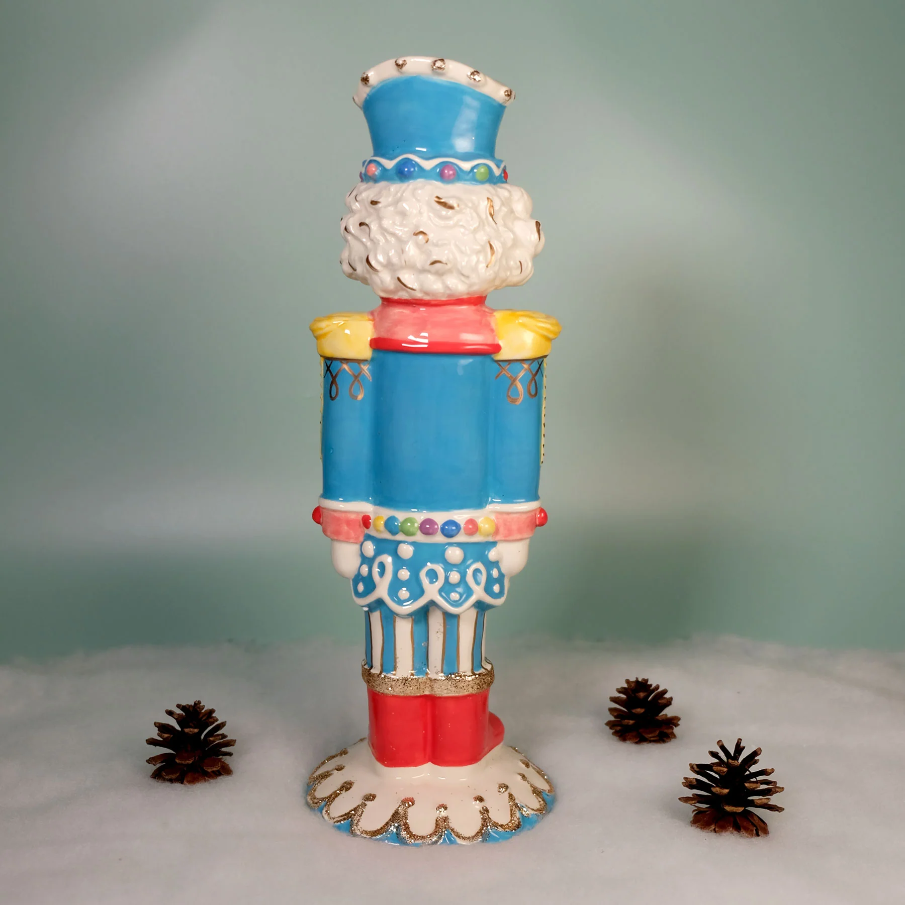 TROPHY COLOR NUTRACKER FIGURINE - Image 4