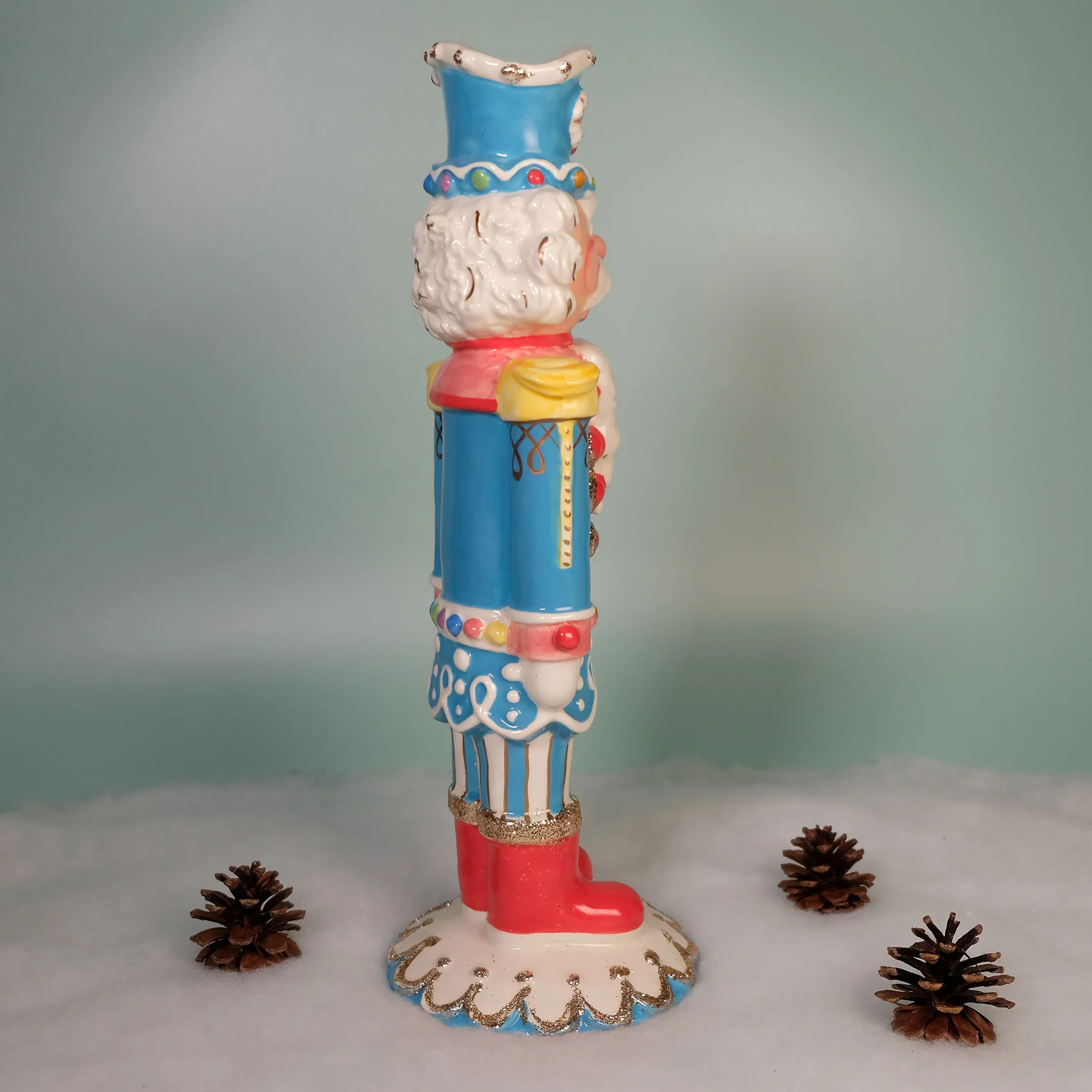 TROPHY COLOR NUTRACKER FIGURINE - Image 5