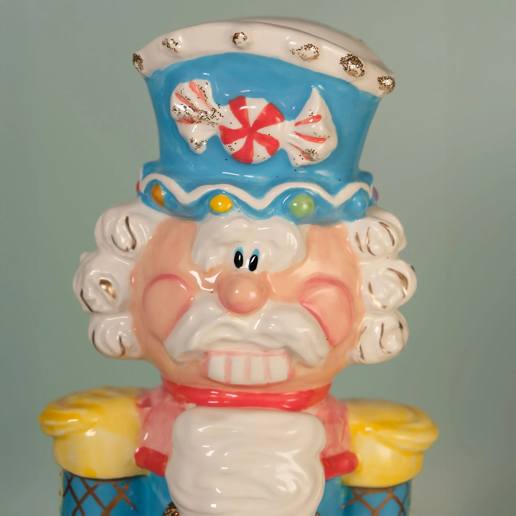 TROPHY COLOR NUTRACKER FIGURINE - Image 6