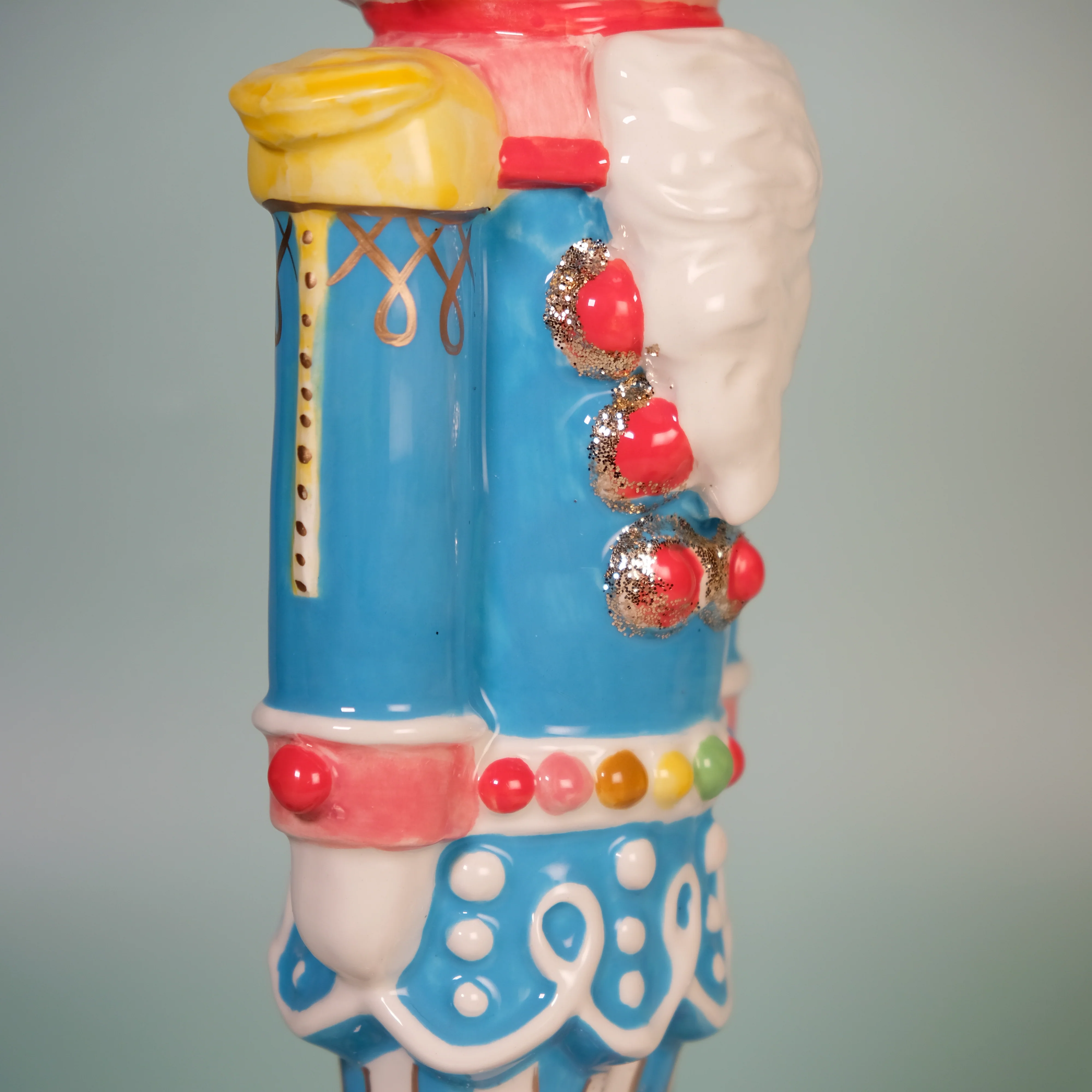 TROPHY COLOR NUTRACKER FIGURINE - Image 7