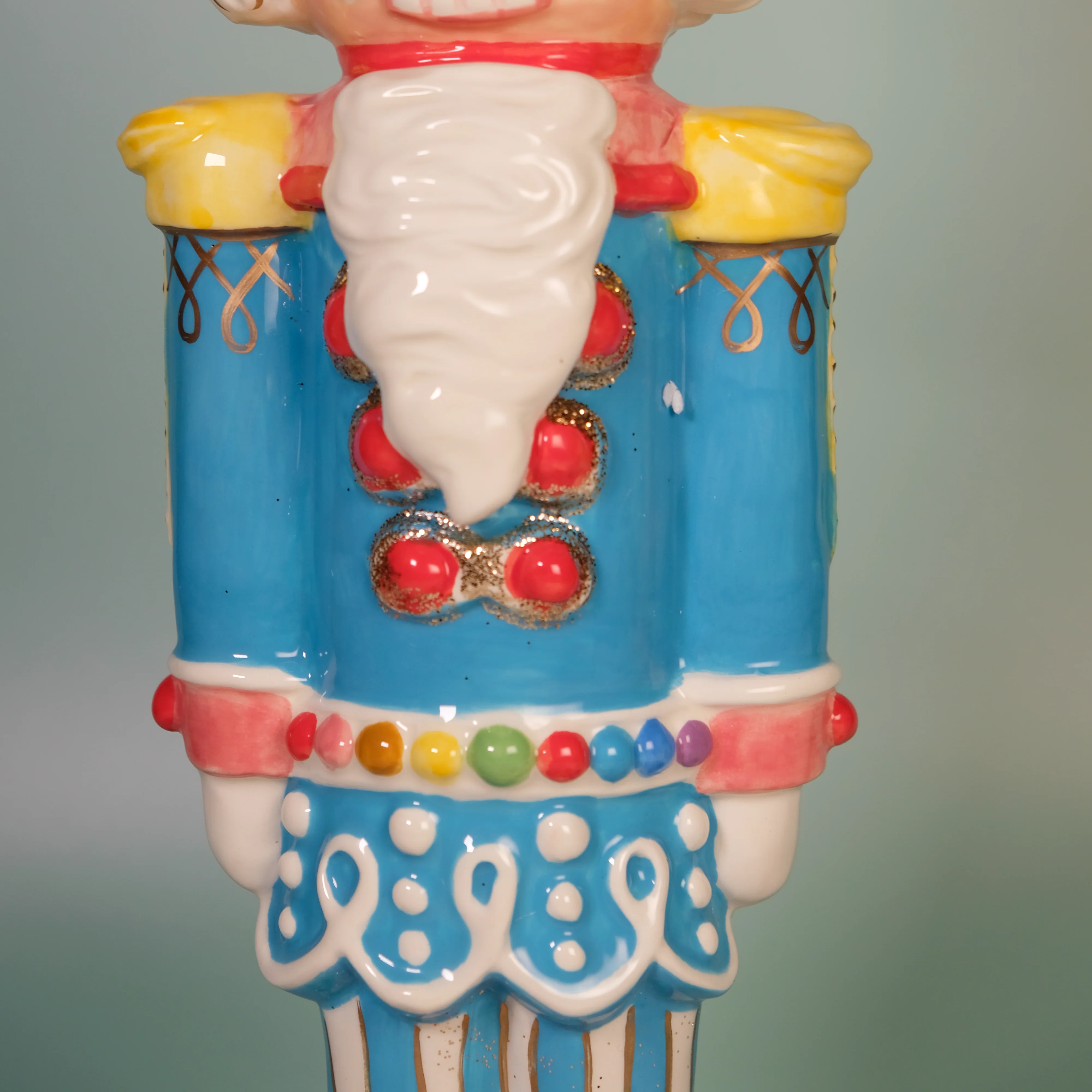 TROPHY COLOR NUTRACKER FIGURINE - Image 9
